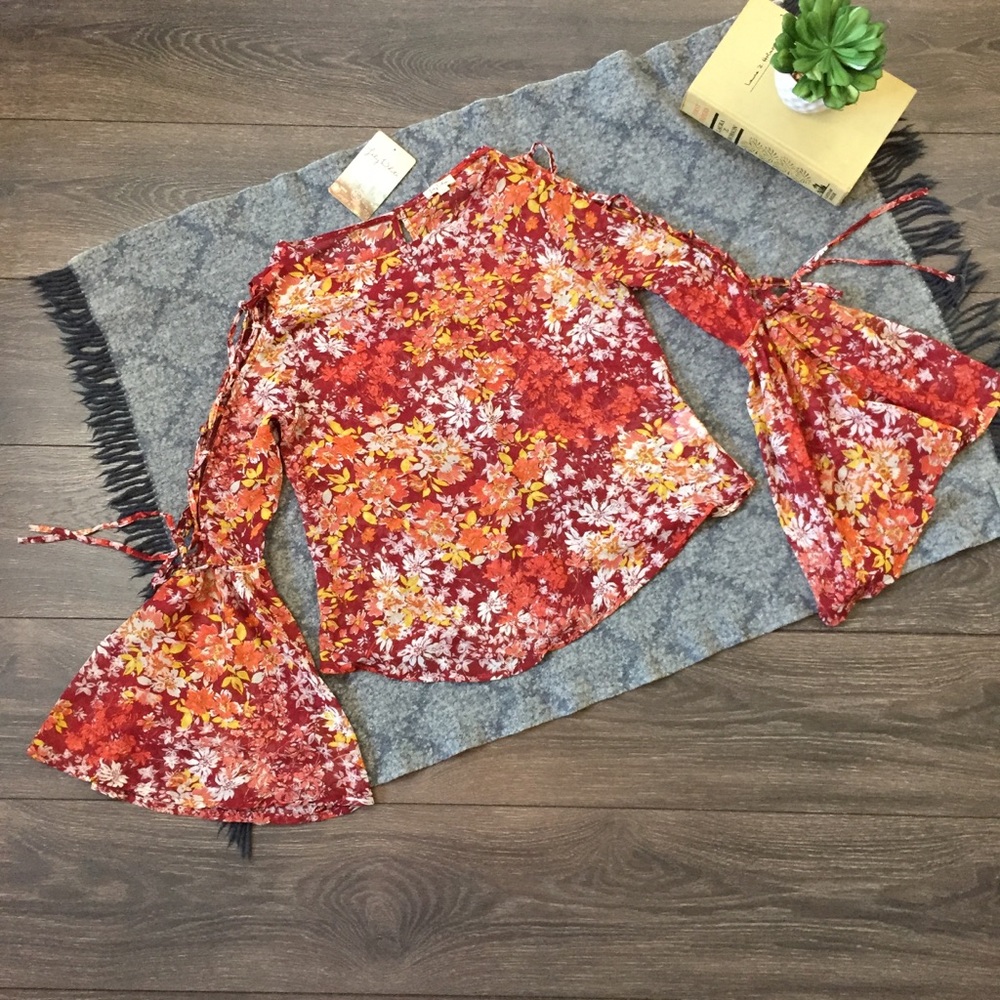 LILY WHITE Bohemian lace up sleeve blouse SZ small